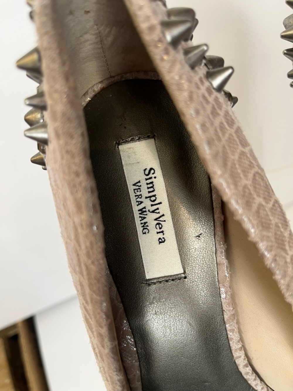 New Vera Wang Studded Peep-Toe High Heels in Beige Snake - Picture 8 of 12